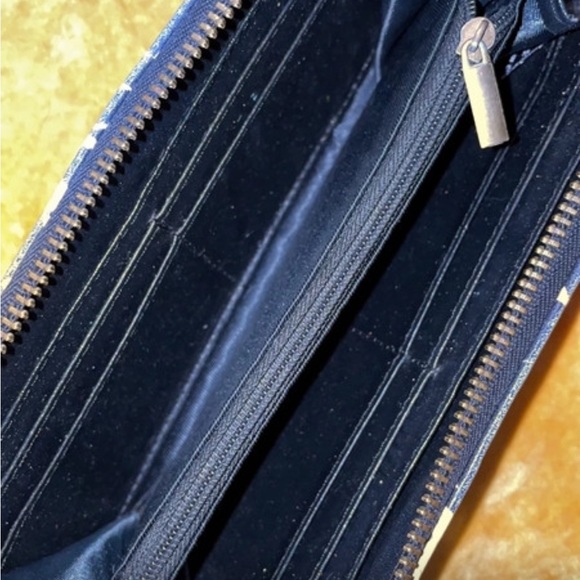 Like Dreams Floral Wallet - Picture 4 of 5